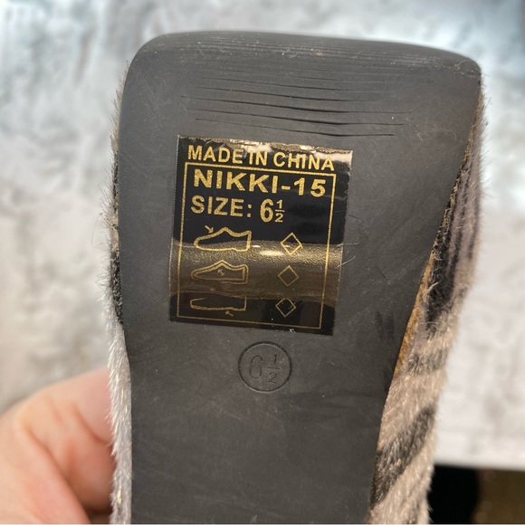 Breckelles Nikki-15 Fuzzy Gray & Black Zebra Tiger Platform 4 in Heels size 6.5 - Picture 6 of 14